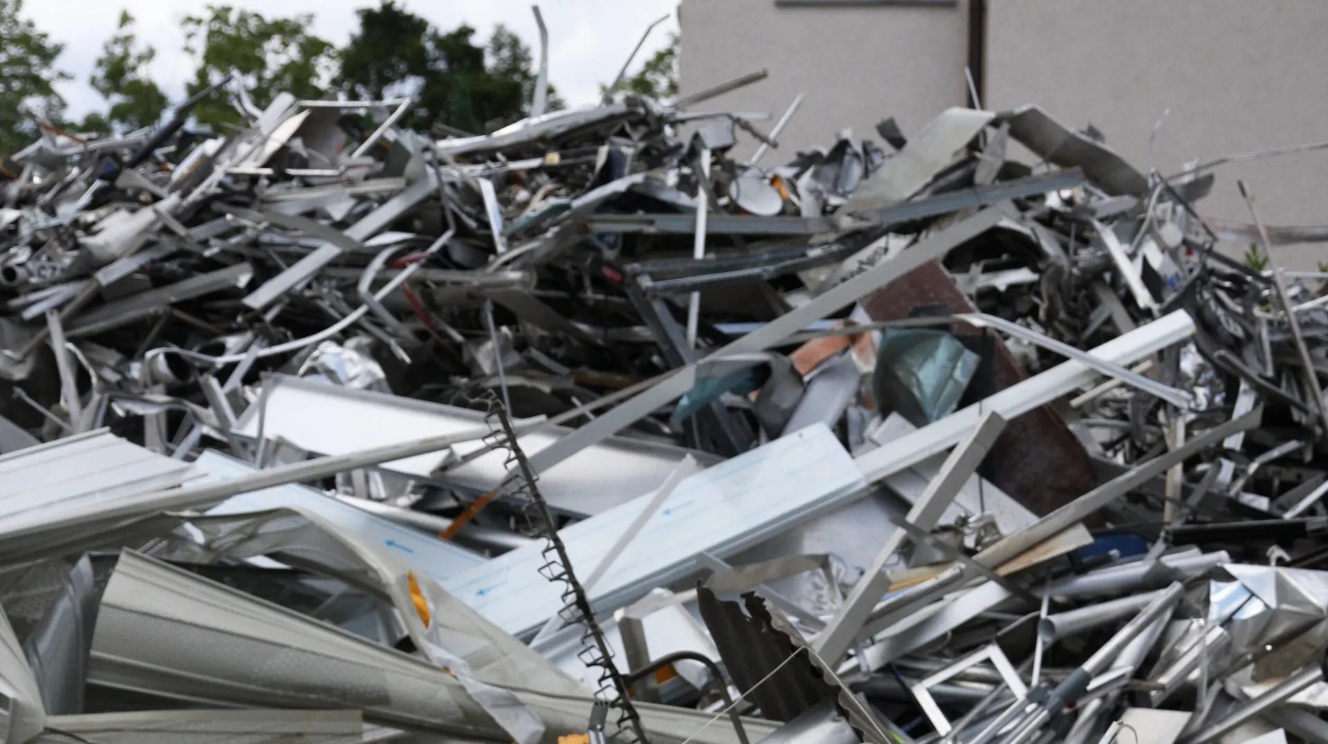 Aluminiumschrott auf dem Schrottplatz